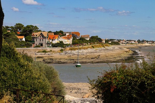 Quels sont les bons plans pour réserver un camping pas cher à Soulac dans la Gironde ?