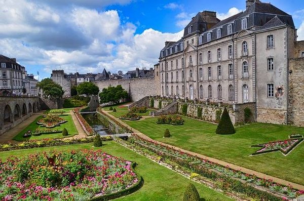 Quels sont les meilleurs campings 4 étoiles autour de Vannes dans le Morbihan ?