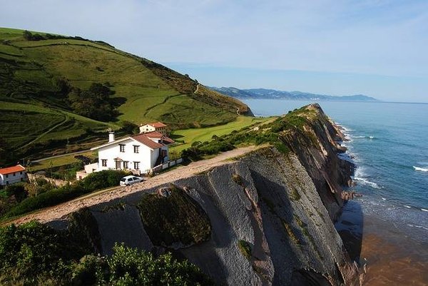 Votre Guide Ultime pour Trouver la Location Saisonnière Idéale au Pays Basque