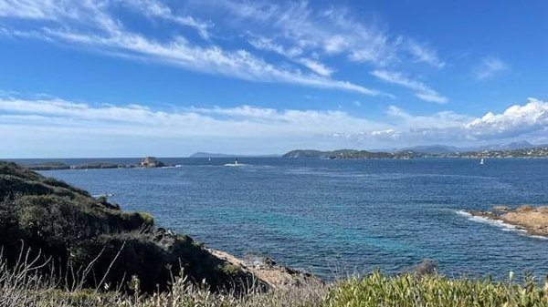 Découvrez les Meilleurs Campings 5 Étoiles du Var en Bord de Mer pour des Vacances de Rêve